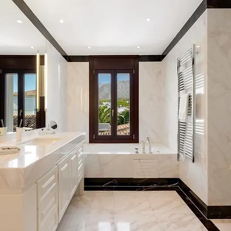 Z Close To P Romano Marbella